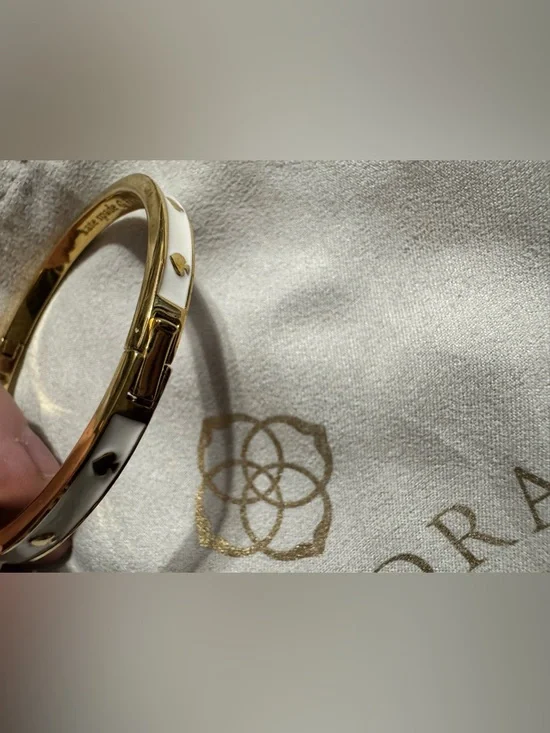 Kate Spade New York "Spot The Spade" Enamel Hinged Bangle - Picture 3 of 4